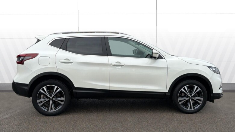 Nissan Qashqai 1.3 DiG-T N-Connecta 5dr [Glass Roof Pack] Petrol Hatchback